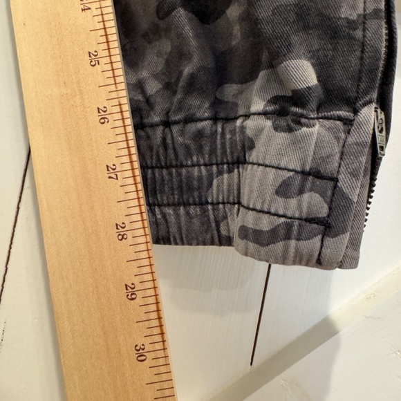 SPANX Stretch Mid Rise Twill Joggers Blackwash Camo - Picture 5 of 6